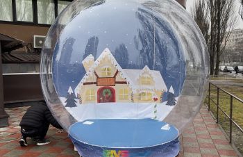 Шоу шар &ndash; огромный снежный шар фотозона, Киев