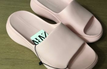 Прорезиненные сандалии на плоской подошве 40 Zara. Высота подошвы: 4, 5 см. / 1, 7&Prime;, Киев