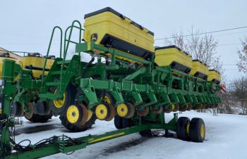 Сеялка точного высева пневматическая John Deere 1745, Сумы