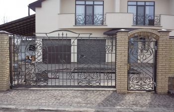 Откатные ворота (кованные и решетчатые) от 3000 грн./м2, Харьков