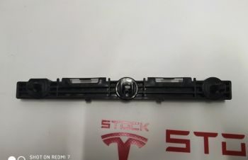 Направляющая накладки порога передняя правая Tesla model S, model S REST 10, Киев