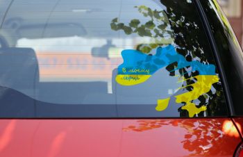 Автомобільна наліпка наклейка на авто В моєму серці Україна 25х17см, Киев