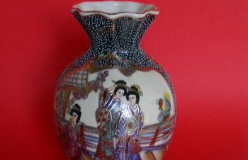 Винтажная Китайская ваза для цветов &ldquo;Royal Satsuma&rdquo; &mdash; &laquo;Две гейши&raquo;, Болград