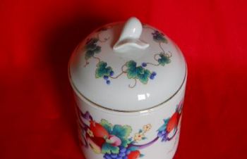 Японская фарфоровая ваза с крышкой &mdash; &laquo;Gormain Monteil&raquo;, Болград