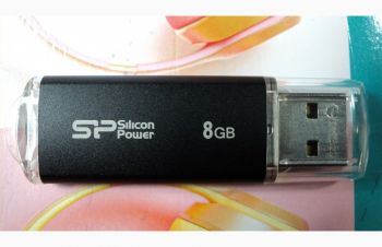 Флешка Silicon Power 8 GB як нова, Львов